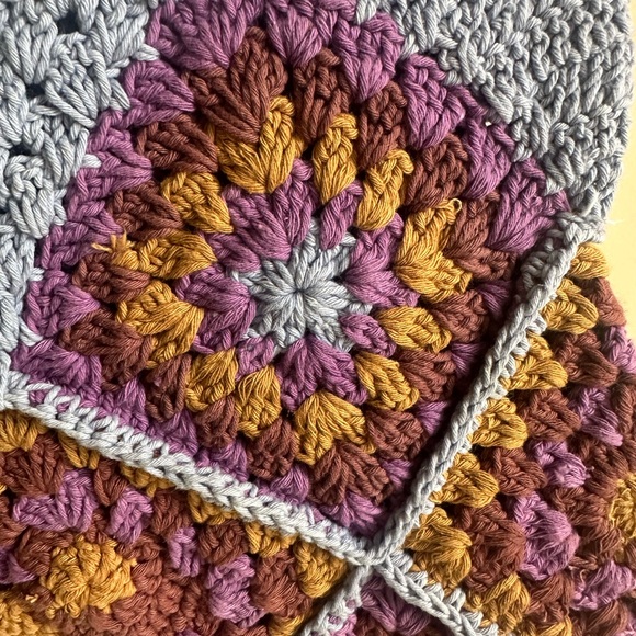 Crocheted Cross-Body Bag - Picture 4 of 8